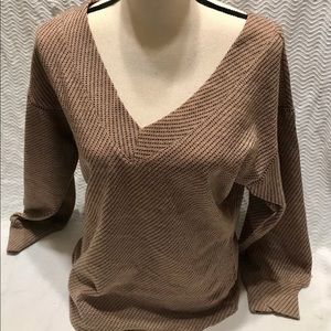 Maurices Women’s V-Neck and Drop Back Shirt with Decal- S